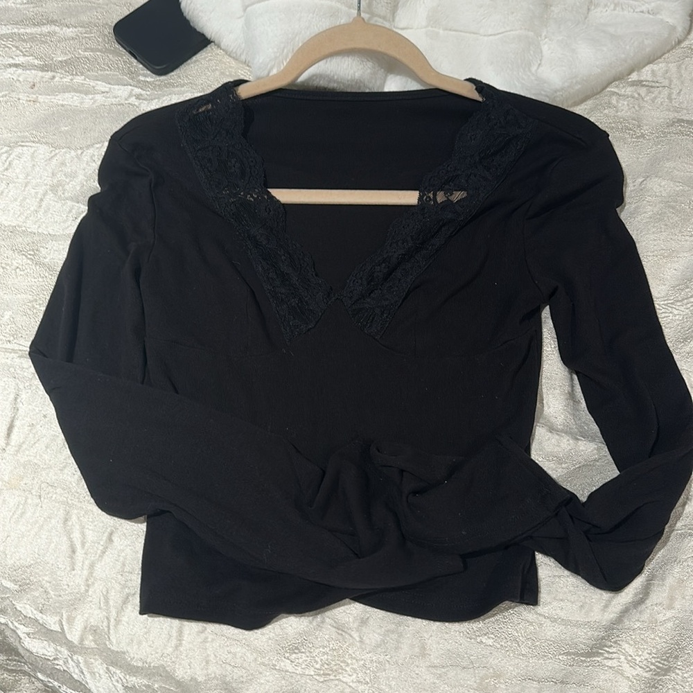 Black Lace V-Neck Long Sleeve Top - Picture 7 of 8